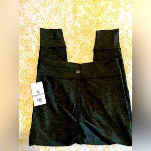 ✨✨Nine West Active Zip Pocket Joggers!✨✨
